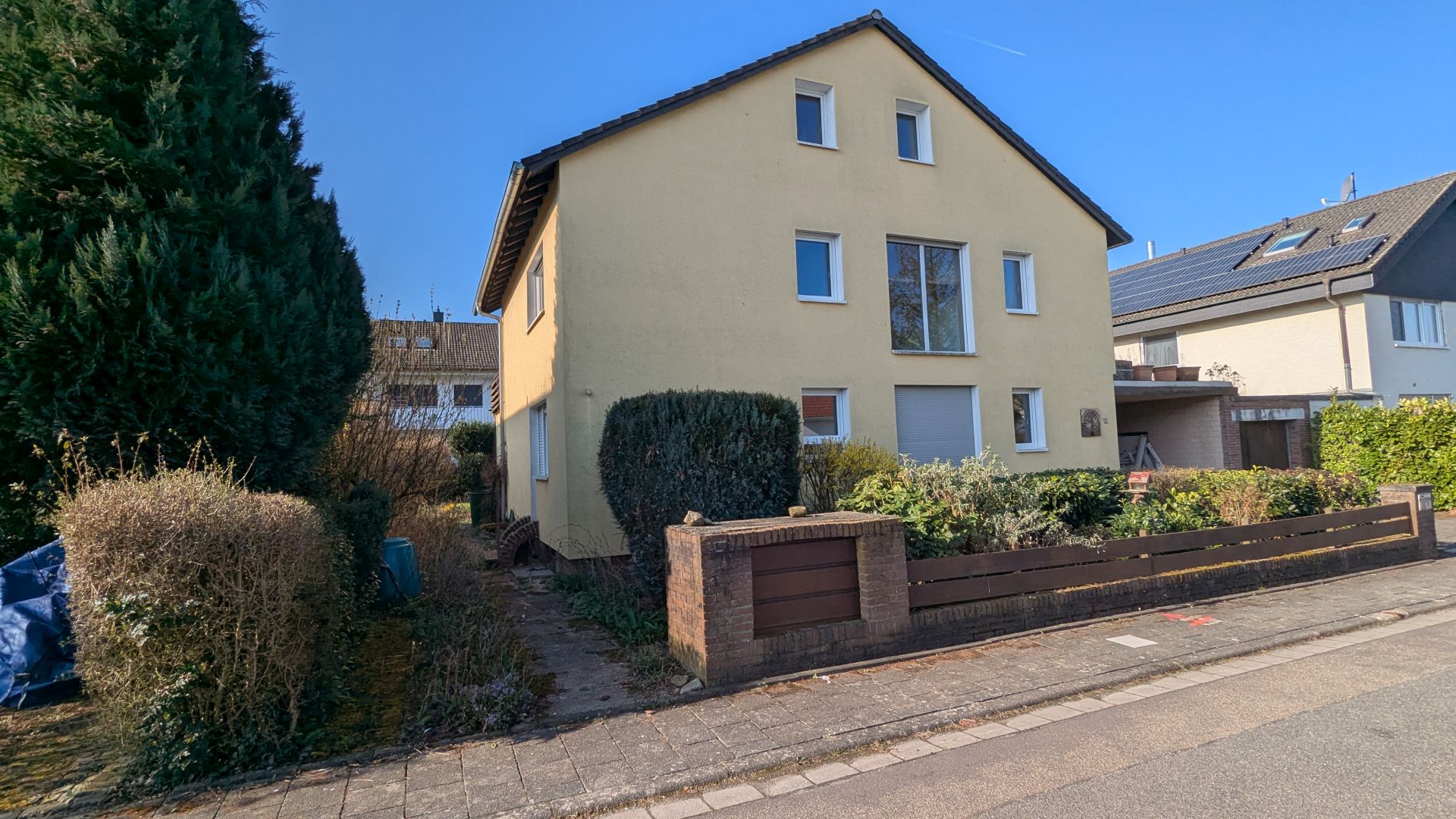 Straßenansicht 1