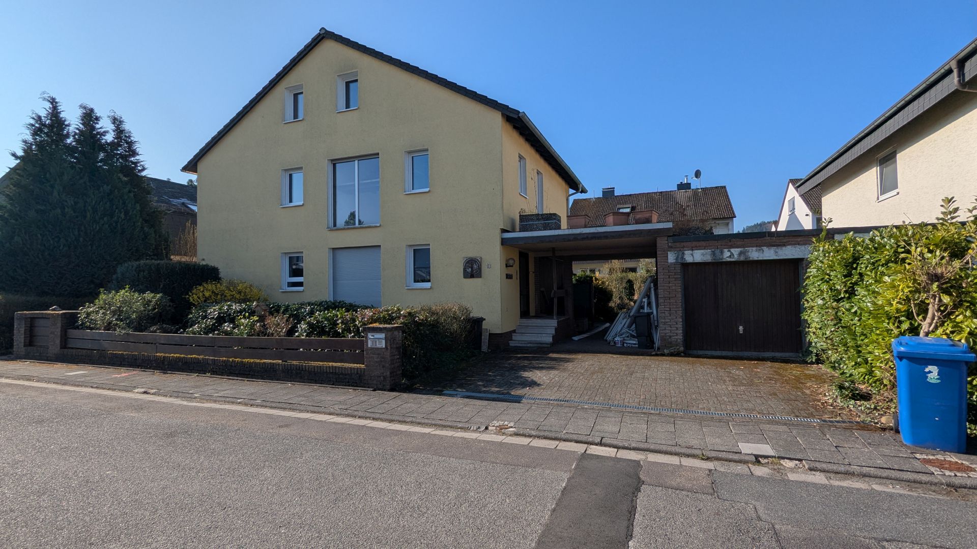 Straßenansicht 2
